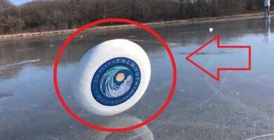 Frisbee No Se Cae Sobre Lago Helado