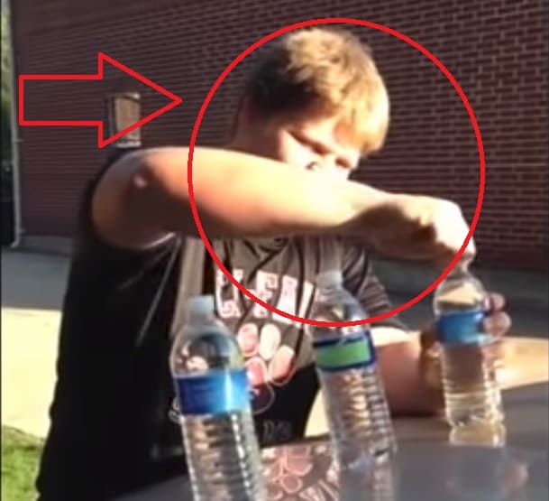 beberse 3 botellas de agua en 5 segundos